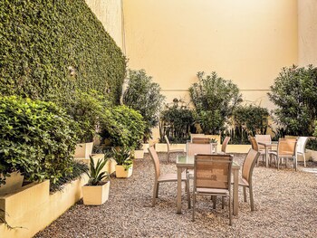 Cyan Recoleta Hotel