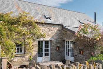Alltybrain Farm Cottages And B&B