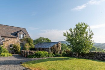 Alltybrain Farm Cottages And B&B