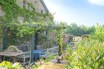 Alltybrain Farm Cottages And B&B