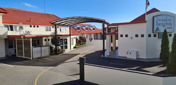Brougham Heights Motel