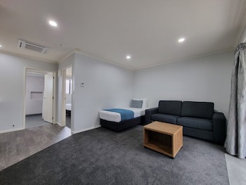 Antonio Mews Motel