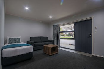 Antonio Mews Motel