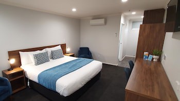 Antonio Mews Motel
