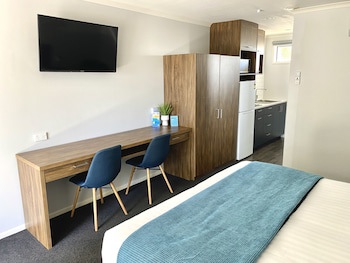 Antonio Mews Motel