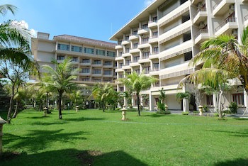Lombok Raya Hotel