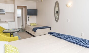 Outrigger Motel