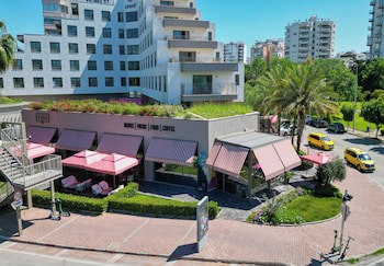 Akra V Hotel