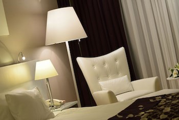Akra V Hotel