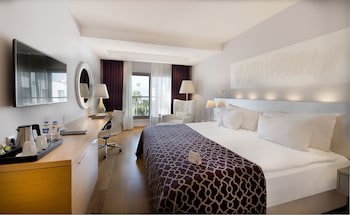Akra V Hotel