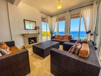 Ocean View Family Villa, Sleeps 2-10, Private Pool, Wifi, Internet Tv Acs