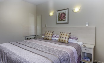 166 Majestic Court Motel