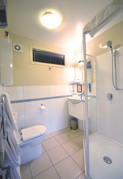166 Majestic Court Motel