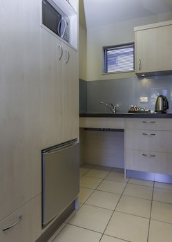 166 Majestic Court Motel