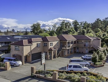 166 Majestic Court Motel