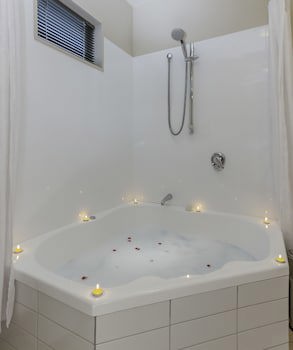 166 Majestic Court Motel
