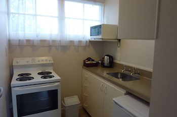 Colonial Inn Motel