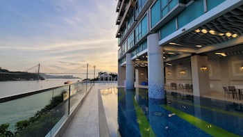 Grand Bay View Hotel