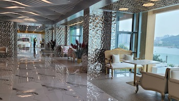 Grand Bay View Hotel