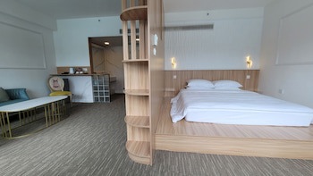 Grand Bay View Hotel