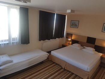 Boutique Hotel's Kwiska / Legnicka