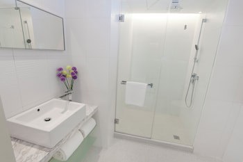 Dorsett Tsuen Wan, Hong Kong