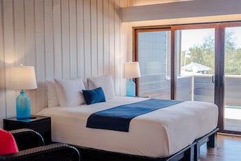 Barefoot Cay Resort