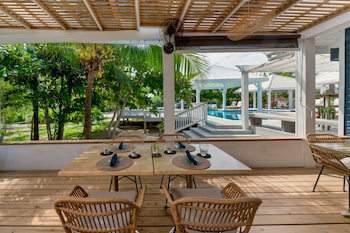 Barefoot Cay Resort