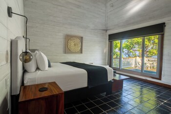 Barefoot Cay Resort