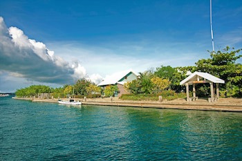 Barefoot Cay Resort