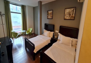 Crossroads Hotel