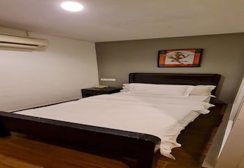 Crossroads Hotel