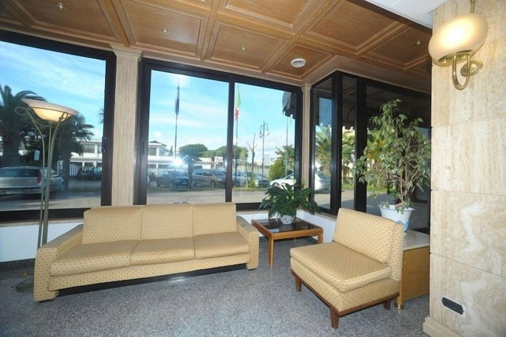 Hotel L
