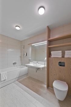 Mana Suites & Sea