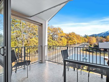 Clear Ridge Apartments