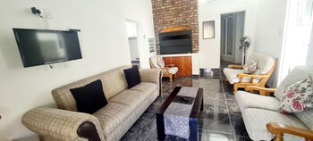 Old Mill Lodge, Working Ostrich Farm & Restaurant, Oudtshoorn