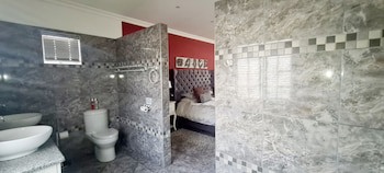 Old Mill Lodge, Working Ostrich Farm & Restaurant, Oudtshoorn
