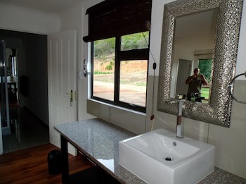 Old Mill Lodge, Working Ostrich Farm & Restaurant, Oudtshoorn