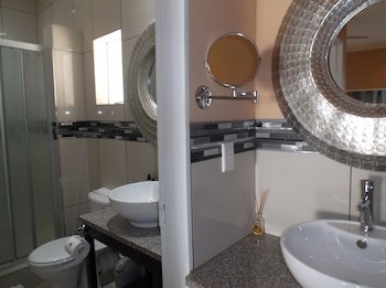 Old Mill Lodge, Working Ostrich Farm & Restaurant, Oudtshoorn
