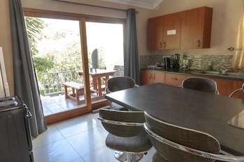 Old Mill Lodge, Working Ostrich Farm & Restaurant, Oudtshoorn