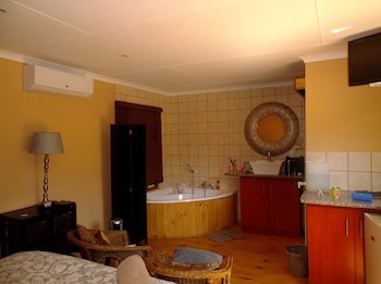 Old Mill Lodge, Working Ostrich Farm & Restaurant, Oudtshoorn