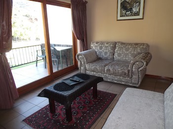 Old Mill Lodge, Working Ostrich Farm & Restaurant, Oudtshoorn