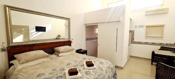 Old Mill Lodge, Working Ostrich Farm & Restaurant, Oudtshoorn