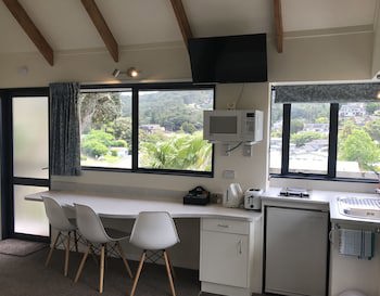 Bay Cabinz Motel
