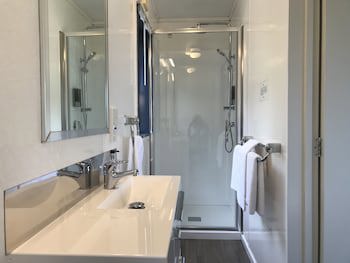 Bay Cabinz Motel