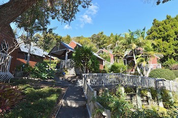 Bay Cabinz Motel