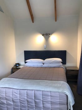 Bay Cabinz Motel