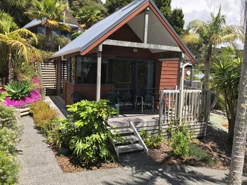 Bay Cabinz Motel