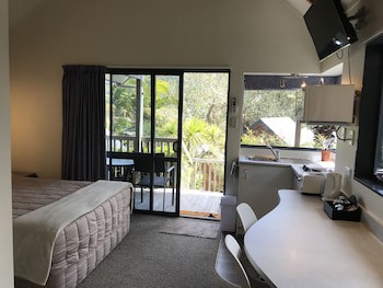 Bay Cabinz Motel