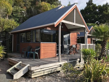 Bay Cabinz Motel